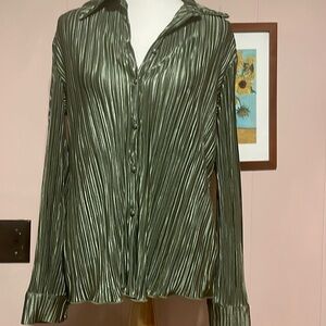 Beautiful green 2 piece shorts and long shirt